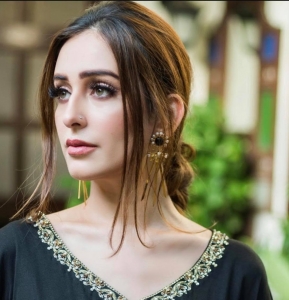 ‘Qayamat’ and ‘Chupke Chupke’ star Sidra Niazi: “I started off with small roles so that I could learn and less people would notice if I mess up!”