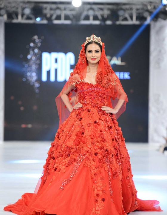 Met Gala inspo, via Pakistani fashion!