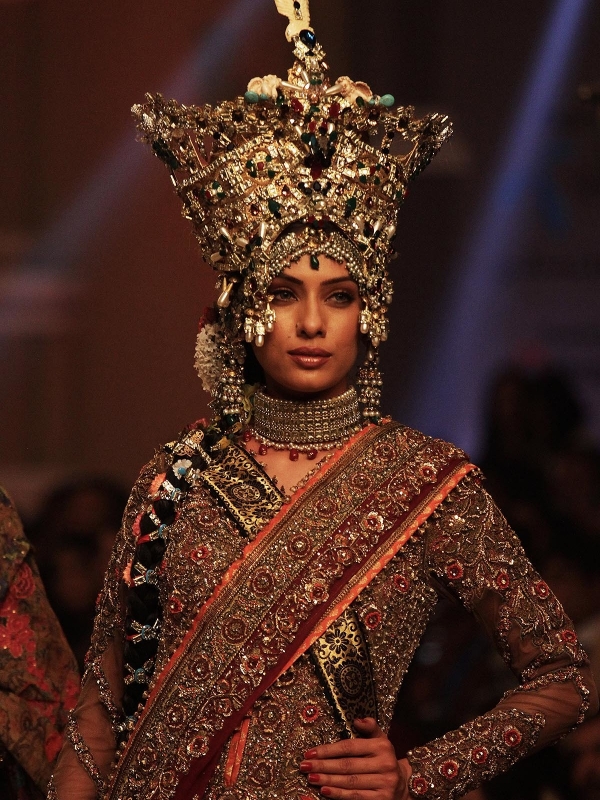 Scanning the Pakistani Fashion Show calendar for Autumn/Winter 2021